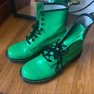 GUC DOC MARTENS 1460 green patent combat boots